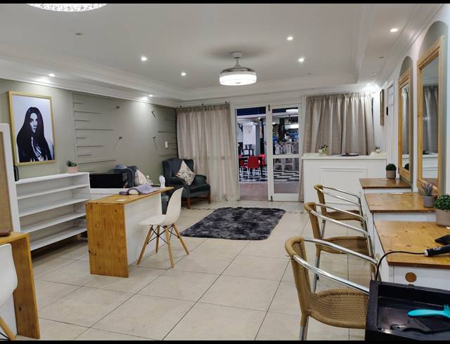 97M² BUSINESS FOR SALE IN JEFFREYS BAY CENTRAL